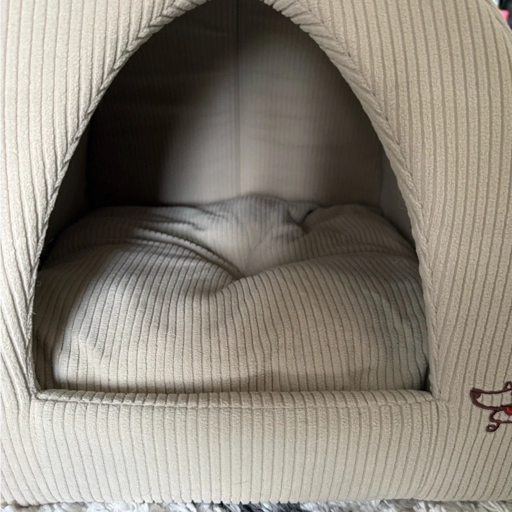 NWT Cozy Tan Pet Tent